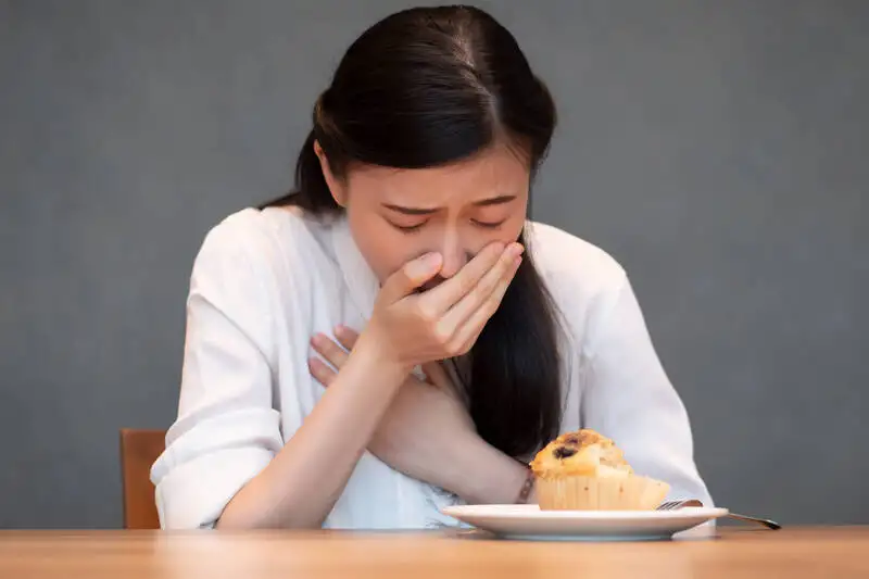 消化不良是胃在求救！医警告：溃疡拖久变胃癌，每天按这里比吞胃药更有效