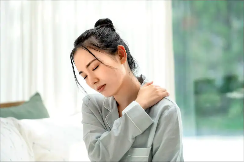 落枕疼得受不了？试试这几个好办法